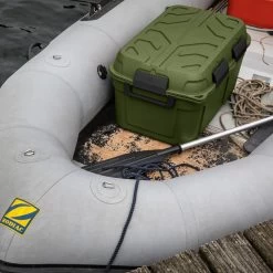 SAFARI - Wasserdichte Aufbewahrungsbox 130 Liter - Griff - Rollen 11 SAFARI - Wasserdichte Aufbewahrungsbox 130 Liter - Griff - Rollen -Warmes BBQ-Restaurant 28814 wasserdichte box safari transportbox lagerbox 05 1280x1280