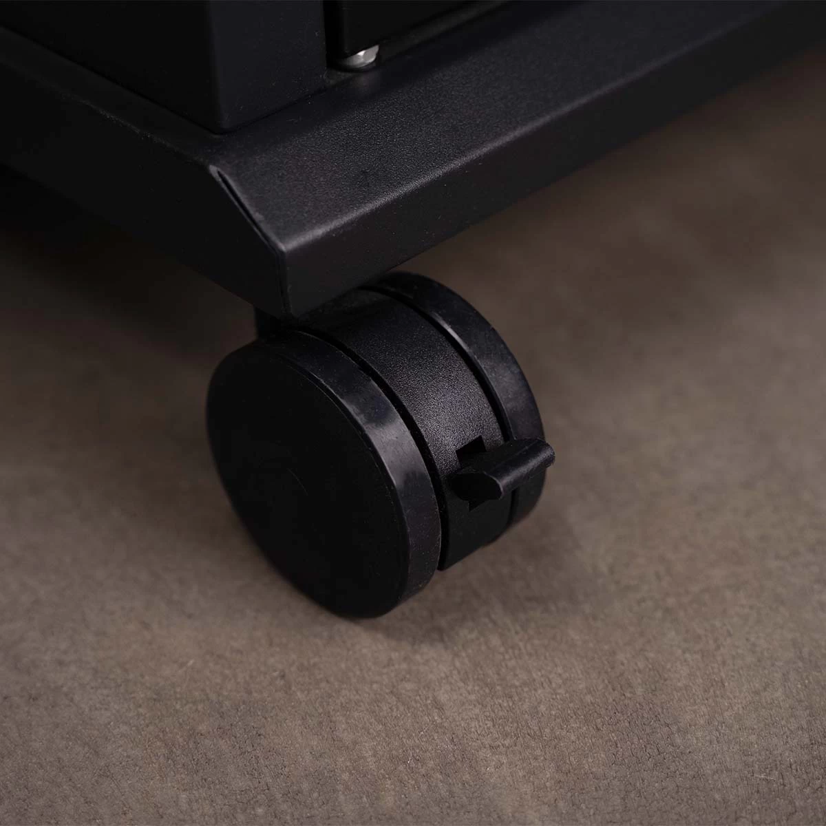 SANTOS S-518 Mit Seiten- Und Heckbrenner, Schwarz, Inkl. Drehspieß, Rostheber & Silikonablage 6 SANTOS S-518 Mit Seiten- Und Heckbrenner, Schwarz, Inkl. Drehspieß, Rostheber & Silikonablage – Bild 6