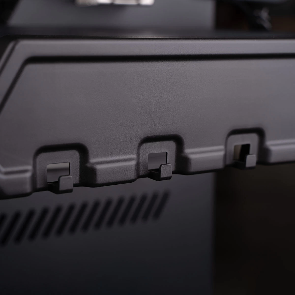 SANTOS S-518 Mit Seiten- Und Heckbrenner, Schwarz, Inkl. Drehspieß, Rostheber & Silikonablage 8 SANTOS S-518 Mit Seiten- Und Heckbrenner, Schwarz, Inkl. Drehspieß, Rostheber & Silikonablage – Bild 8