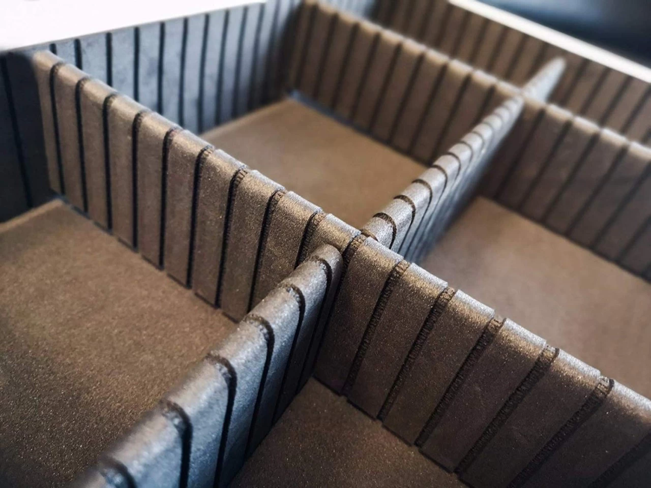 Transportkoffer Silber | Alurahmen | 440x300x130mm | Für Werkzeuge, Kameras, Messgeräte Etc 4 Transportkoffer Silber | Alurahmen | 440x300x130mm | Für Werkzeuge, Kameras, Messgeräte Etc – Bild 4