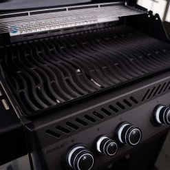 Napoleon Rogue SE 525 Limited Edition, Mit Gussrosten, Matt-schwarz Inkl. Grillmatte & Abdeckhaube