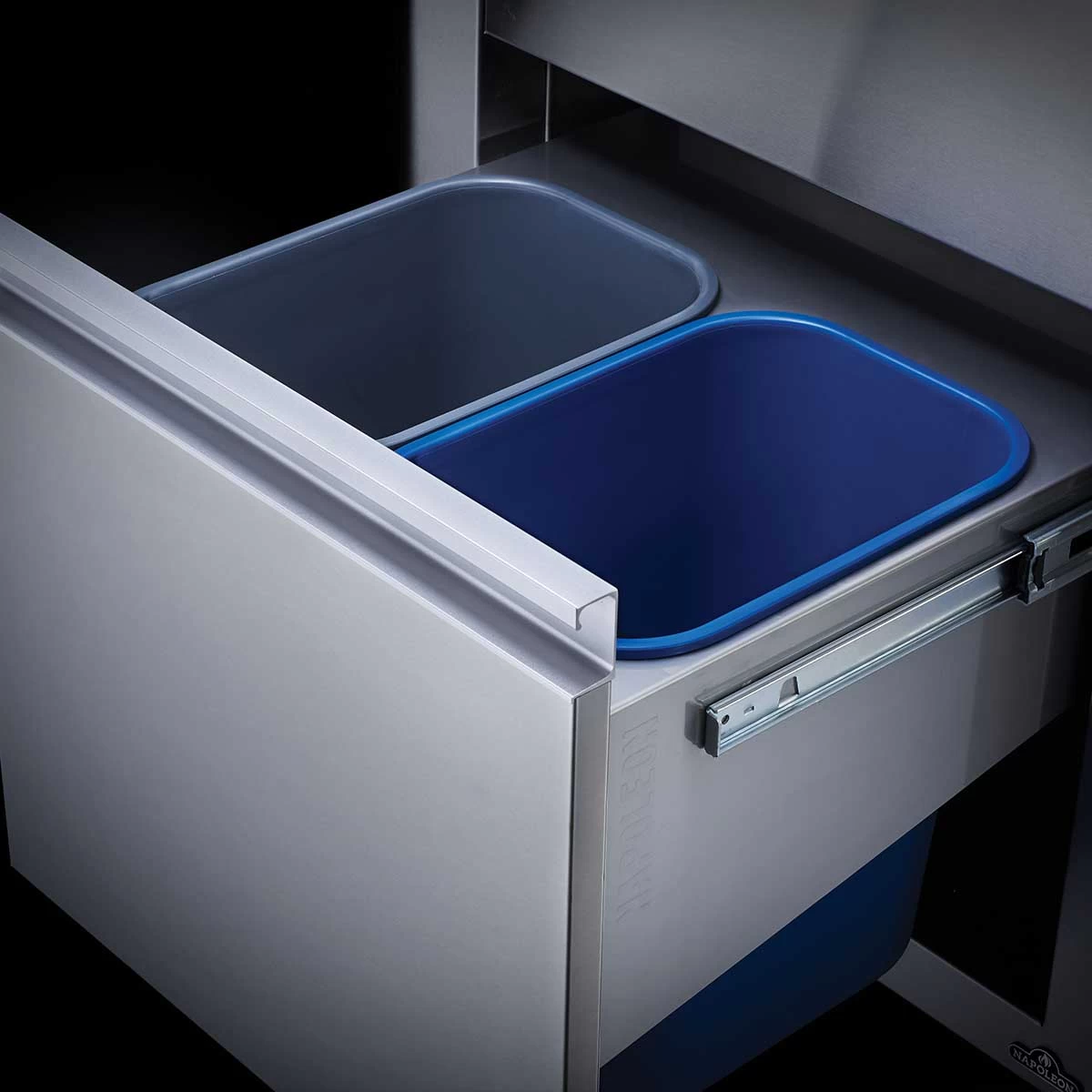 Napoleon Einbau-Mülleimer-Schrank & Küchenrollenhalter (46 X 61 Cm) 1 Napoleon Einbau-Mülleimer-Schrank & Küchenrollenhalter (46 X 61 Cm)