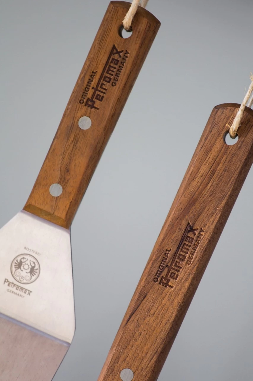 Petromax Grill-& Pfannenwender Mit Kurzgriff 3 Petromax Grill-& Pfannenwender Mit Kurzgriff – Bild 3